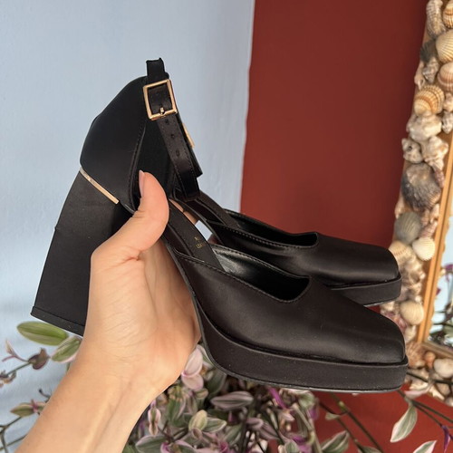 Exe women's platform pumps size 37 like new, black
