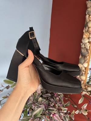 Exe women's platform pumps size 37 like new, black