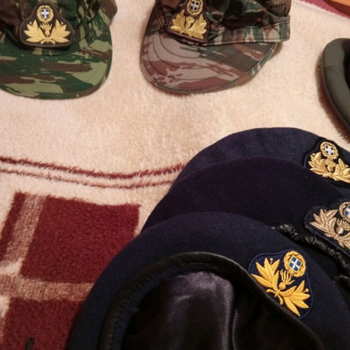 Military hats used, pilikio, berets, jockey caps and gloves