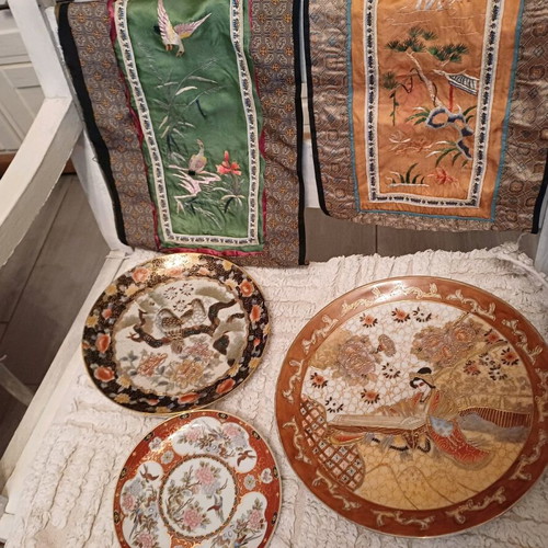 Plates 0.16, 0.20, 0.26 like new with two placemats gift