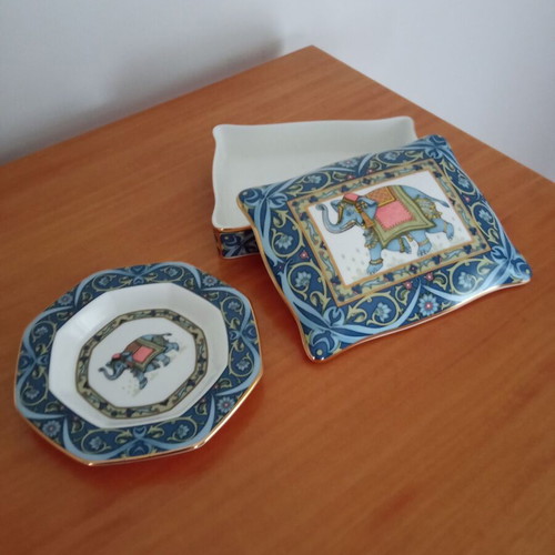 Porcelain decorative set like new