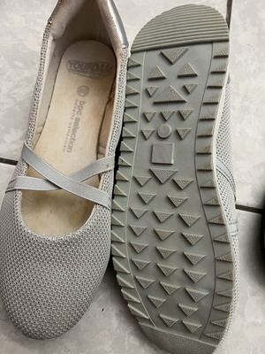 Women's shoes size 40 like new, gray