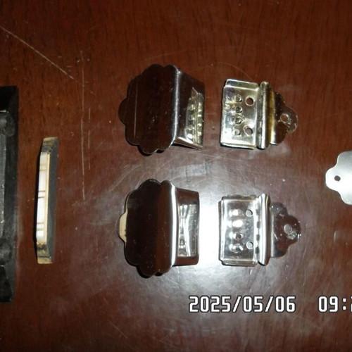 Baglama string holders, caps and saddles used, pack
