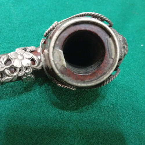 Tobacco pipe used with metal decoration