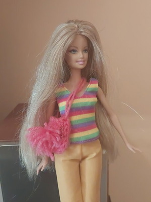 Κούκλα Barbie με αληθινά μαλλιά και χειροποίητα extensions