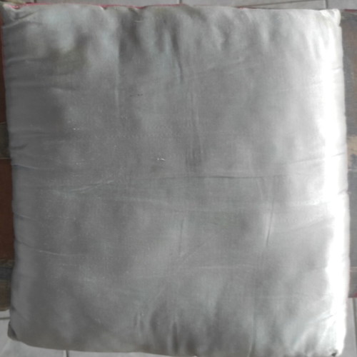 Pillow set used, pack of three large and two small pillows