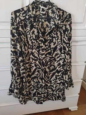 H&M Animal Print Shirt like new, size M