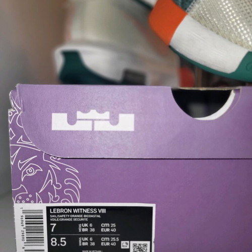 Nike Lebron Witness 8 basketball shoes size 40 like new, white-orange-green