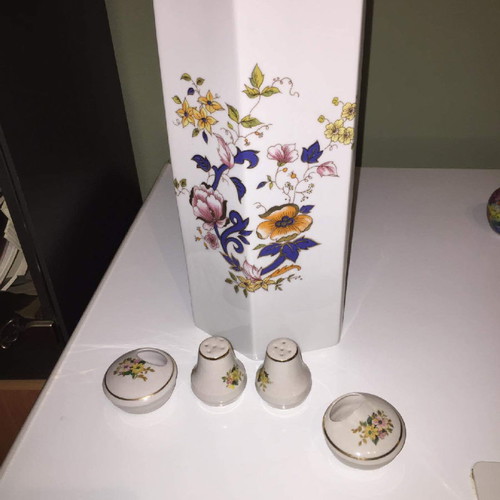 Decorative vase and salt and pepper containers set of 5 pieces