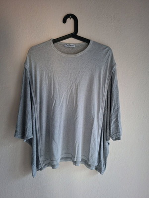 Parthenis blouse like new, asymmetrical with batwing sleeves gray