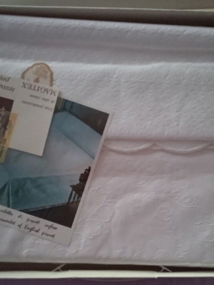 White double bed blanket new Magitex
