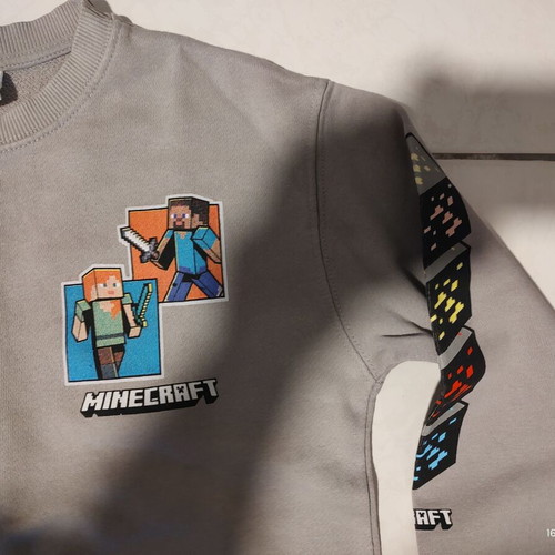 Minecraft sweatshirt Zara like new, size 8 years, gray
