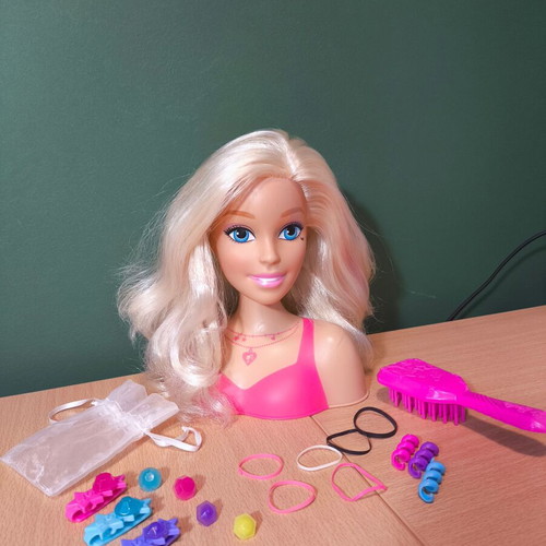 Barbie styling head with accessories
