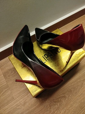 Ombre Stiletto Pumps Black/Red Size 39 Like New