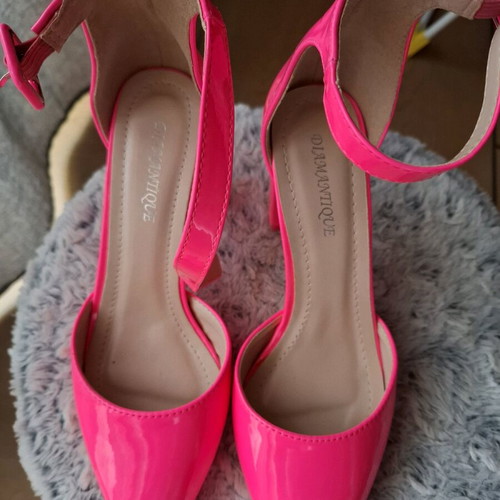 Heels with buckle new, fluorescent pink, size 37