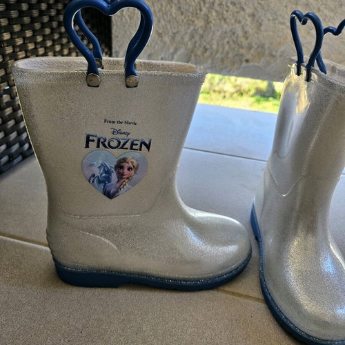 Frozen District galoshes used, size 28, with broken hook