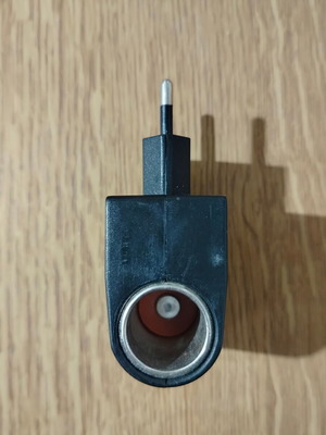 Adaptor AC 220V σε πρίζα αναπτήρα αυτοκινήτου θηλυκό DC 12V 500 mA μεταχειρισμένο
