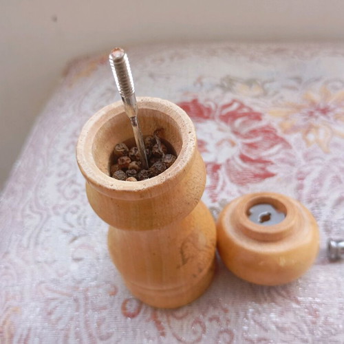 Handmade pepper grinder like new, large wooden