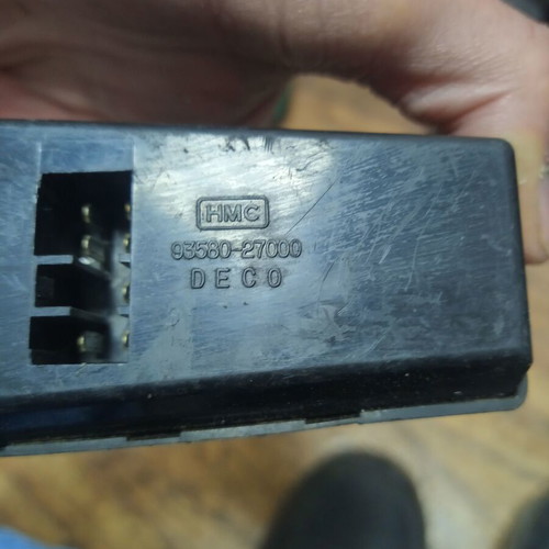 Window button for Hyundai Coupe used, 93580-27000