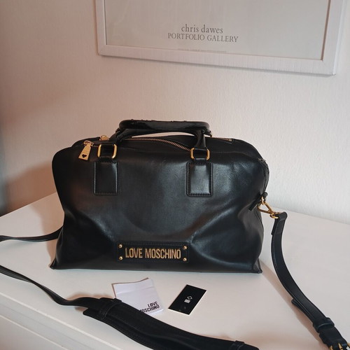 Love Moschino medium black women's bag with detachable shoulder strap