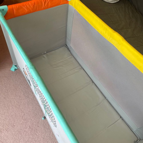 Safety 1st playpen like new, travel baby bed