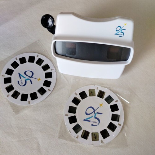 3D Viewer collectible with custom photo reels, 25 Years edition like new