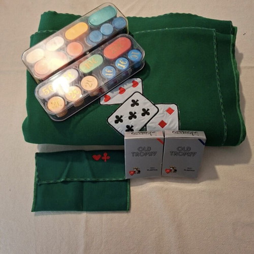 Poker set like new with felt and plastic playing cards