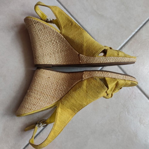 Elite yellow platform shoes size 39 like new