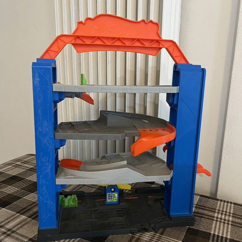 Hot Wheels Garage like new
