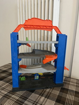 Hot Wheels Garage like new