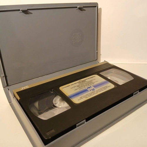 The Hidden VHS video cassette used with Greek subtitles