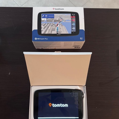 TomTom GO Expert Plus GPS like new with box and mount