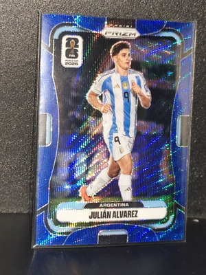 Αριθμημένες κάρτες ποδοσφαίρου Julián Alvarez Panini Prizm και Topps Chrome