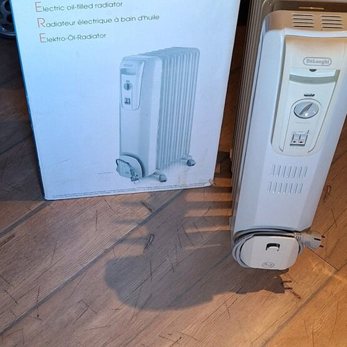 De’Longhi oil-filled radiator model KH 770715 like new, 1500W, 7 fins
