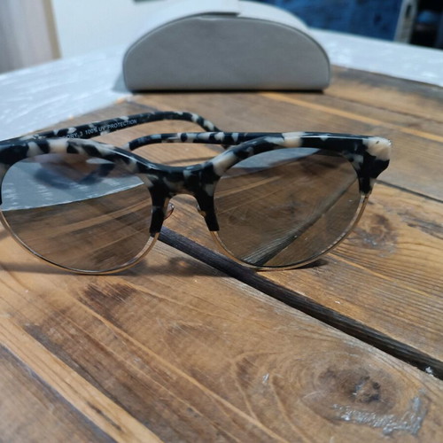 Uterque gray sunglasses like new with animal print and mirror lenses