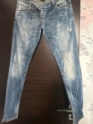 Please women's denim jeans large like new, blue