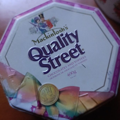 Metal cookie tins used, set of 2, polygonal and round