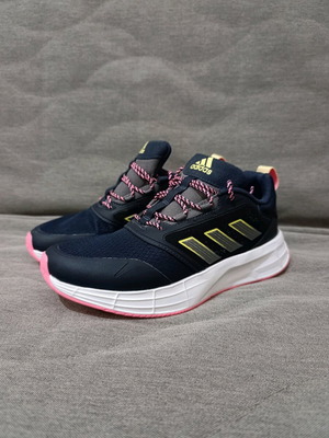 Αθλητικά Adidas, νο. 37