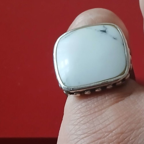 Silver 925 ring with large white agate, Lousir, like new