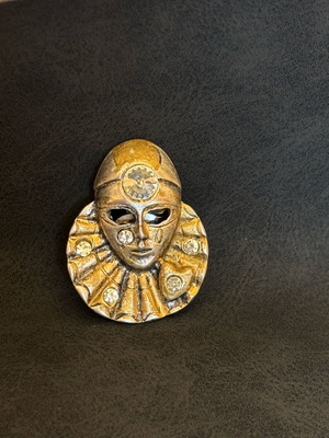 Pierrot pin vintage used, gold and silver colors