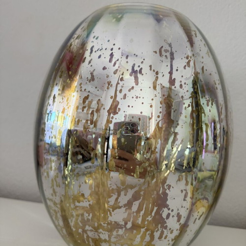 Decorative vase like new with rounded shape