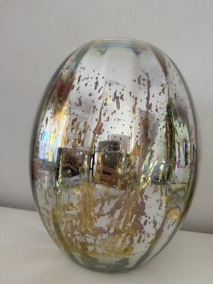 Decorative vase like new with rounded shape