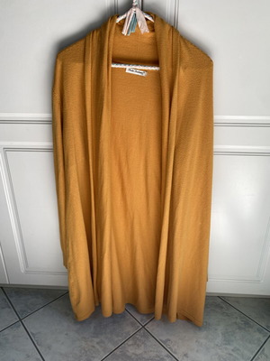 Cardigan yellow L/XL like new