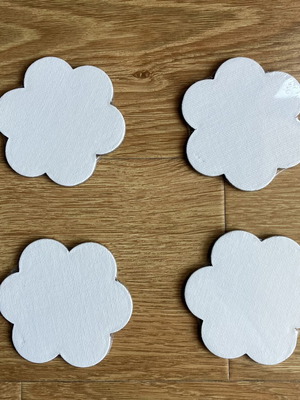 Mini flower-shaped canvases with magnets, set of 4