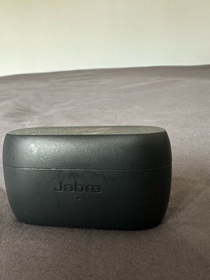 Jabra Bluetooth earbuds like new with charging cable
