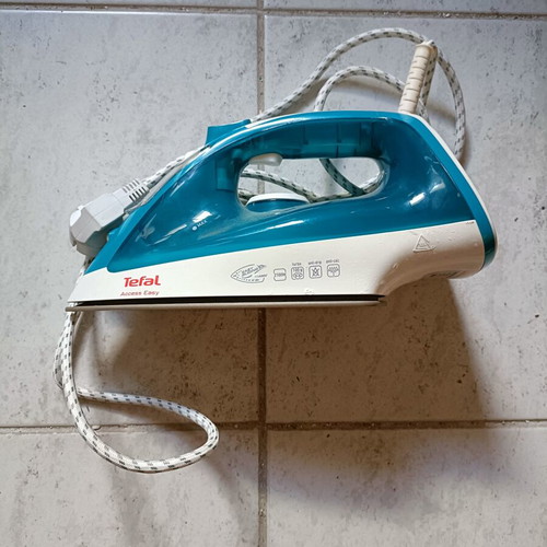 Tefal Access Easy Steam Iron FV1542 2100W like new