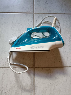 Tefal Access Easy Steam Iron FV1542 2100W like new