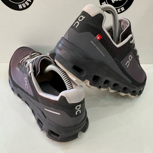 On Cloud sports shoes size 38, gray