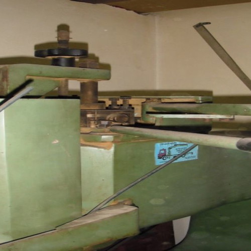 Cosmec 1 Meter Knee Milling Machine used in excellent condition