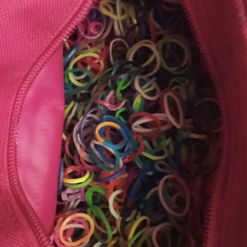 Small rubber bands used with Lancome pouch
